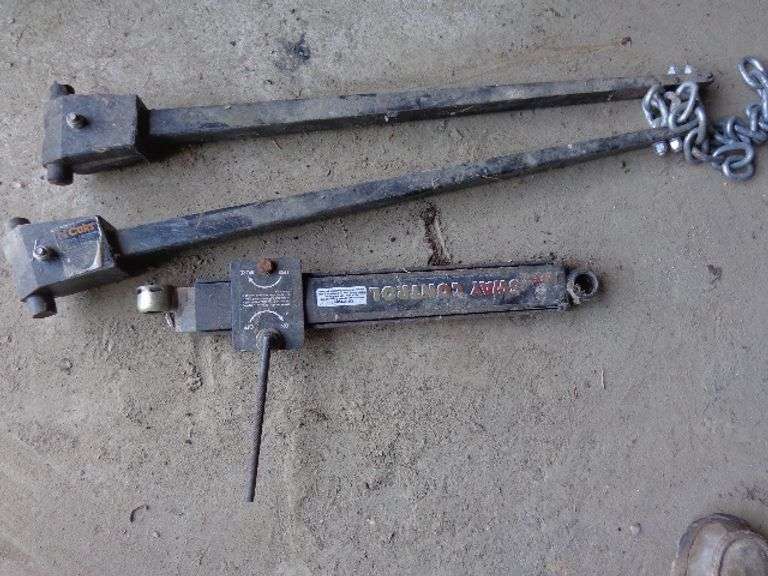 Pair of Curt sway bars and Husky sway bar controller. Located in old barn.