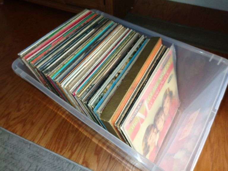 Tote of albums-classic country and rock. Approx 100+