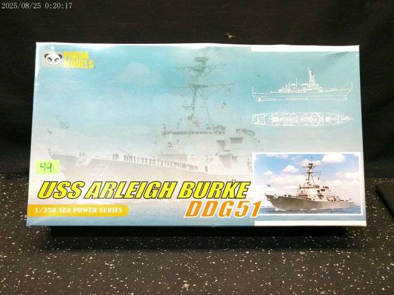 USS Arleigh Burke DDG 51 model. 1:350 scale