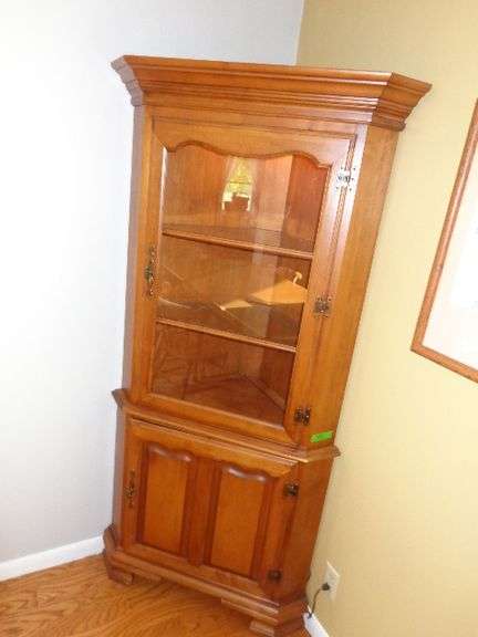 Maple Early American corner hutch with glass upper doors, lighted, 2 glass shelves, lower storage wi