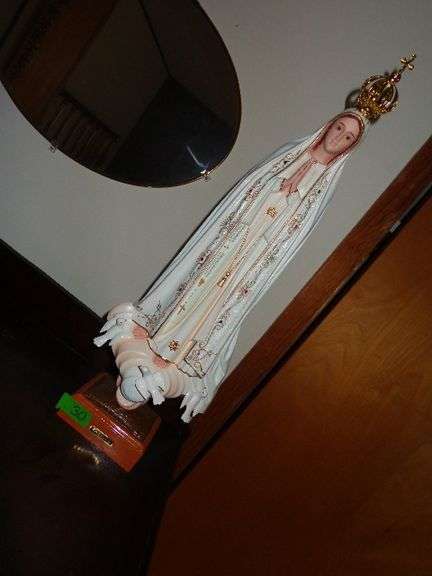 Our Lady of Fatima with detachable crown, 25" to top of crown