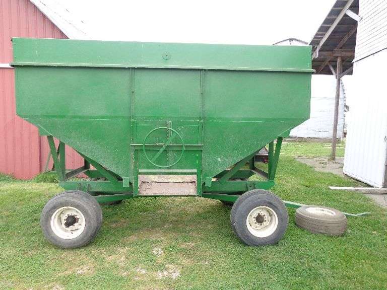 P&H manufacturing company 2910-A gear @250 bushel gravity bed wagon with extra tire