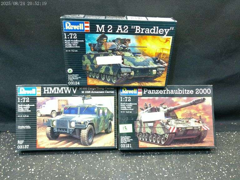 Two tanks and one jeep models 1:72 scale see photos to identify