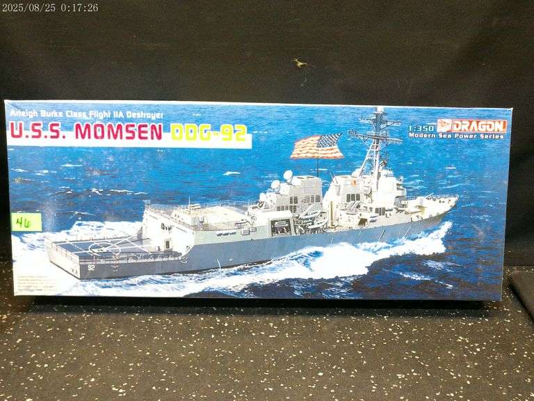 USS Momsen DDG-92 model, 1:350 scale