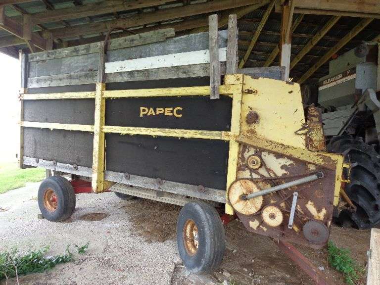 Papec silage wagon 17ft long fair condition, 2 tires are flat, unverferth G10 gear