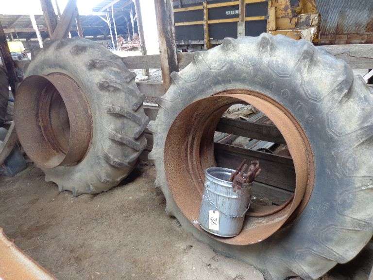 Set of duals of 4020 John Deere with brackets, 18-4-34 tires