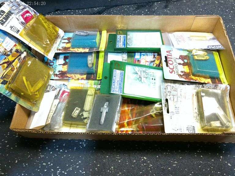 Miscellaneous Military miniatures in a box