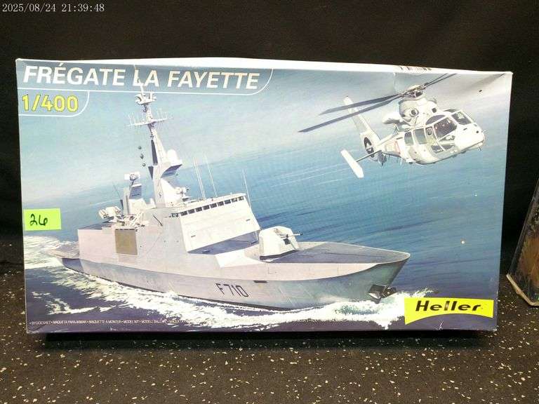 Fregate La Fayette model, 1:400 scale
