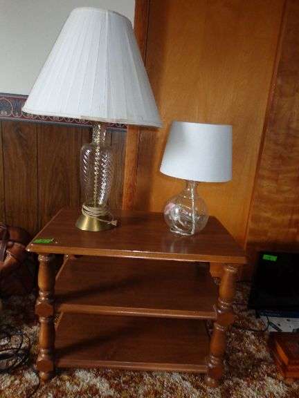 Early American end table, 2 glass lamps