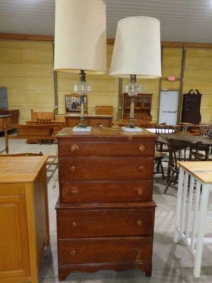655- 5 Drawer chest of drawers in rough condition, pair of lamps with brass/marble base- tested and 