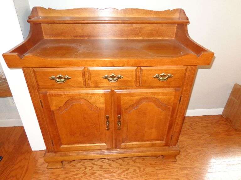Early American maple dry sink ( tell city)