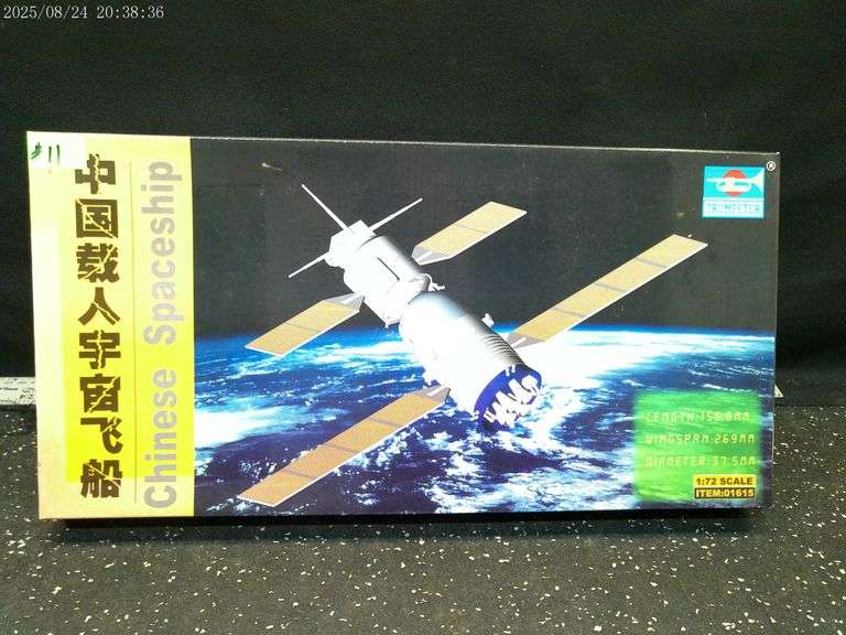 Chinese spaceship model 1:72 scale