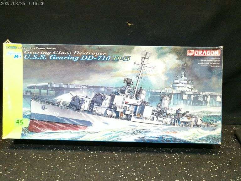 USS Gearing DD-710 1945 model, 1:350 scale