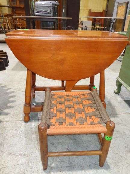 655- Drop leaf wooden side table 26" wide 32" with leaves up- nice condition and small accent stool 