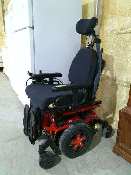 609 – Quantum power wheelchair, Edge 3 . Brand new condition, with handbooks