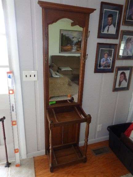 Hall tree with 4 hooks and mirror