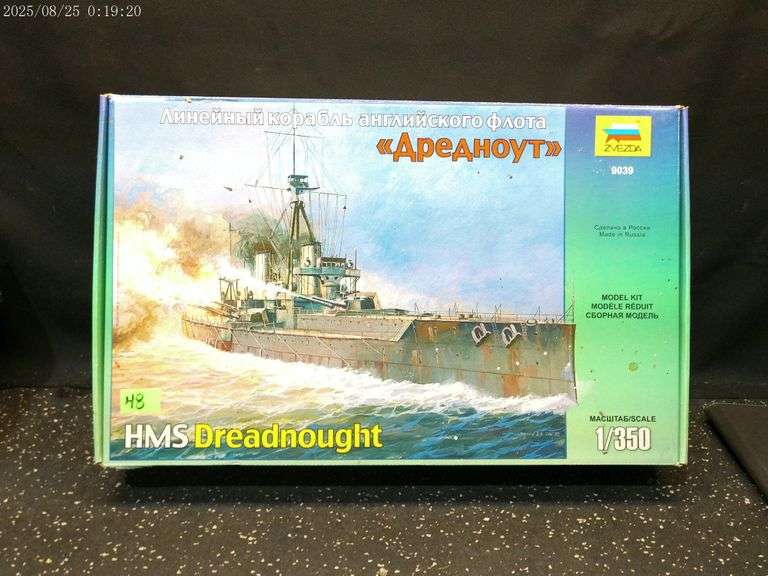 HMS Dreadnought model, 1:350 scale