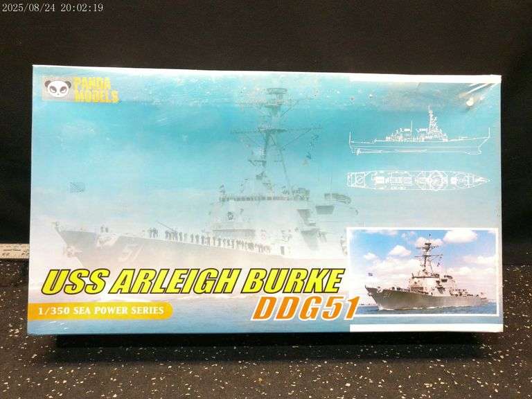USS Arleigh Burke DDG 51 model 1/350 scale