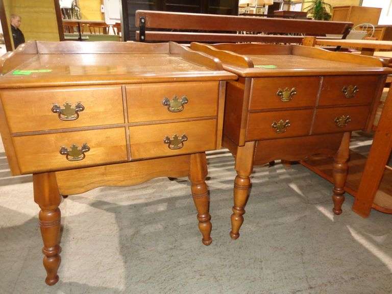 654 - Pair of Early American matching maple end tables. Some damage on tops, hardware is in good con
