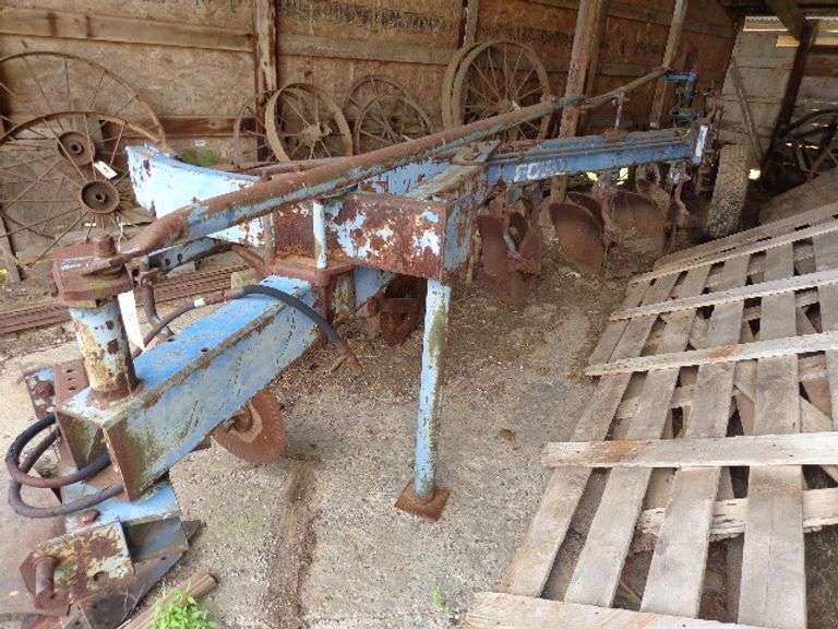 Ford 152 5 bottom plow