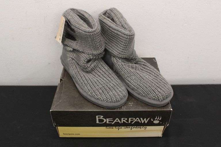 NWT Bearpaw Boots