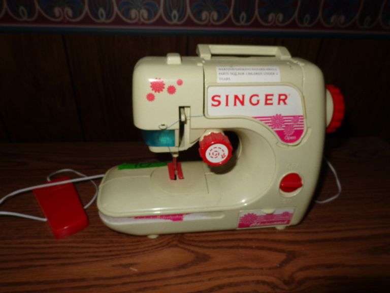 Chain Stitch Singer youth sewing machine