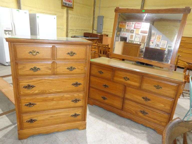 654- Early American chest of drawers and dresser with mirror, very nice condition