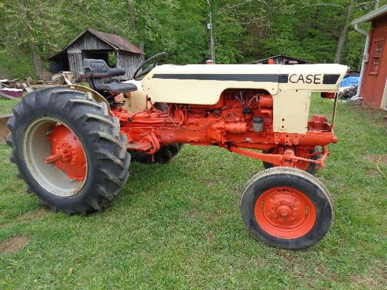 Case 430 Tractor. Gas engine, BF Goodrich Silvertown rear tires 13.6x28. No top for battery cover. G