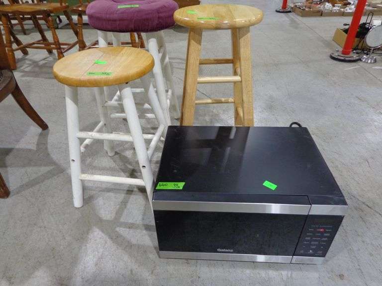 660- Galanz air frying microwave and 3 miscellaneous bar stools