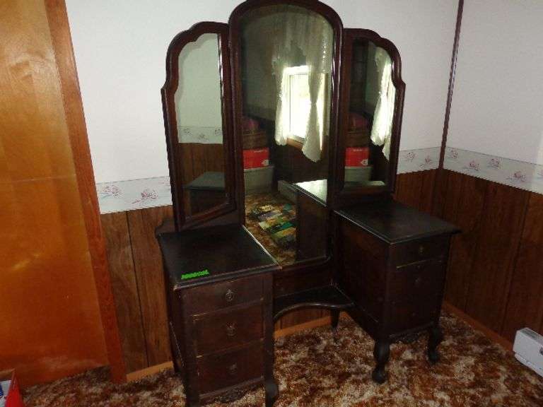 Vintage/antique vanity with tru-fold mirror. Drawers work very nice