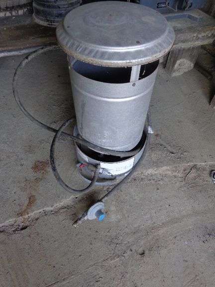 80,000 BTU LP gas heater, extension cord, handsaws, combo square, buggy step, roll of nylon rope, 2 