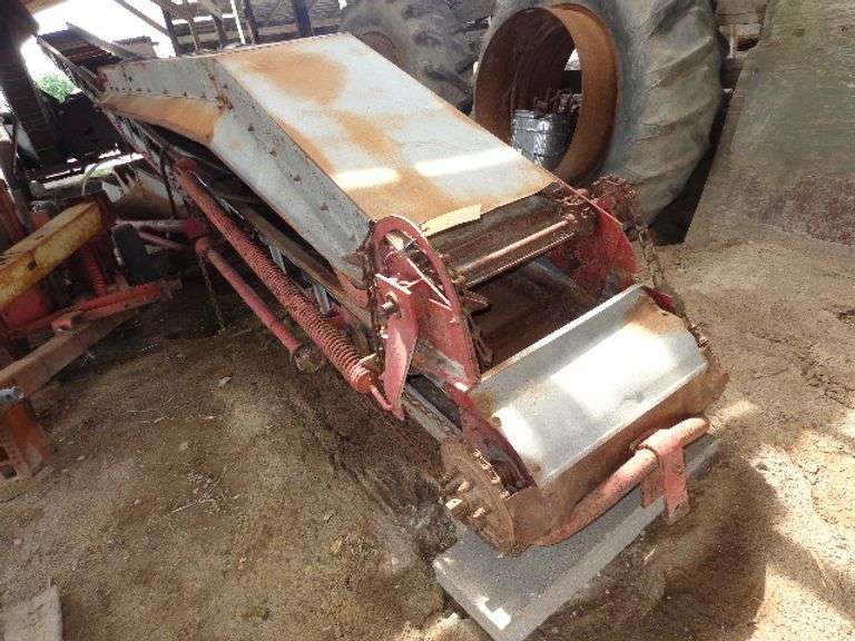 McCormick International 21 A form elevator, not used in 15 plus years, kept under roof, tires need r
