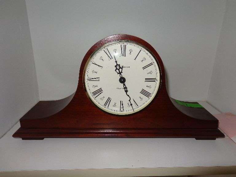 Howard Miller mantle clock with dual chime. Takes 2-C batteries