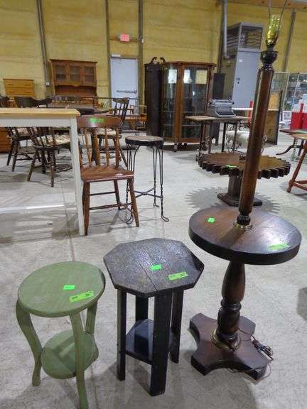 655- 2 small wooden plant stands and wooden floor lamp with no shade