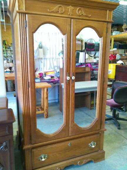 Armoire with mirrored doors, lower drawer, drawer inside. Excellent condition, oak trim and doors