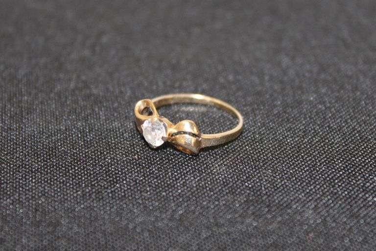 10 KT Gold Ring
