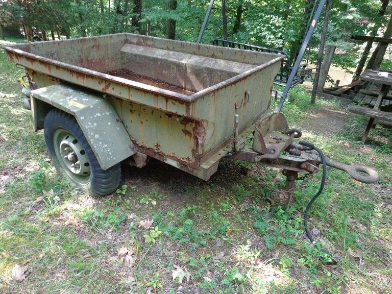 Heavy duty Jeep army trailer, 6 feet long 4 feet long, rusting, pentle hitch