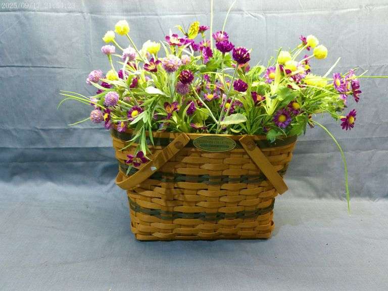 Longaberger 1997 Fellowship basket with liner and protector