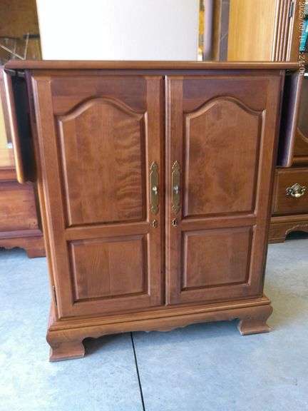 Portable bar with glasses 34"T x 53"W open x 17"D