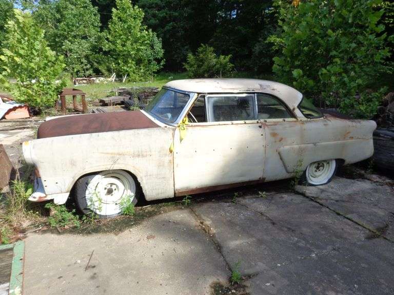 1954 Ford project car, frame and engine has been replaced, bad tires. Multiple new chrome pieces inc