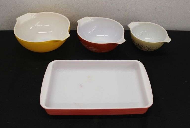 Vintage Pyrex Dishes