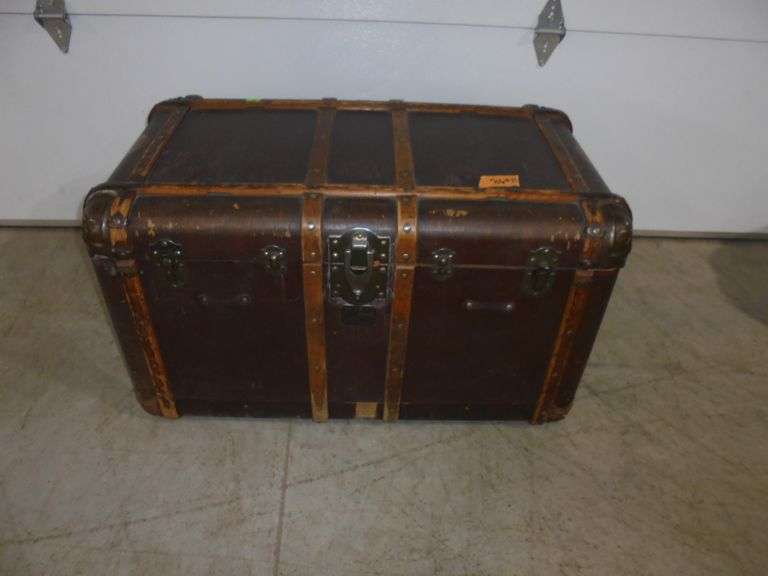 Vintage J Fettig Company Harness Trunk. See pictures.