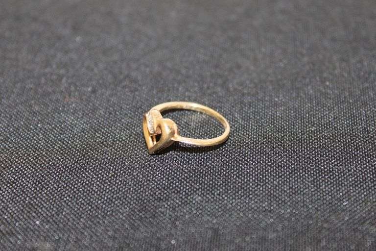 10 KT Gold Ring