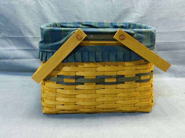 Longaberger 1998 Harbor basket with liner, protector