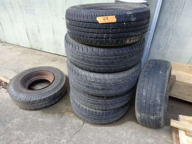 7 tires and 1 wheel, 225 60r 16s