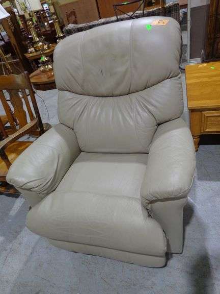752 - leather Lazy Boy rocker recliner. Shows some wear