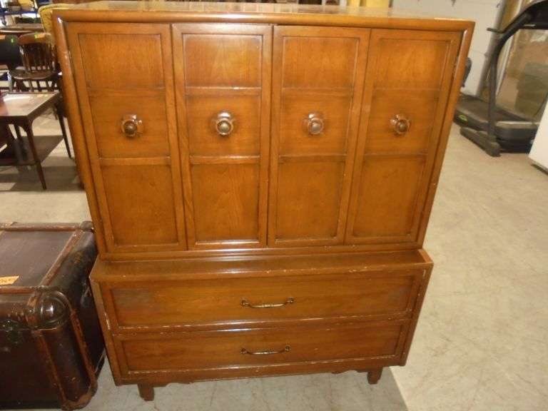 Online Only Auction OF FURNITURE ENDING ON SUNDAY JUNE 14TH AT 6:00 PM