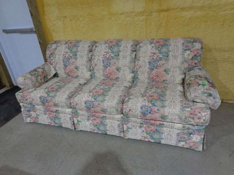 752 - 3 cushion Flexsteel sofa, floral pattern, very clean, 7' long