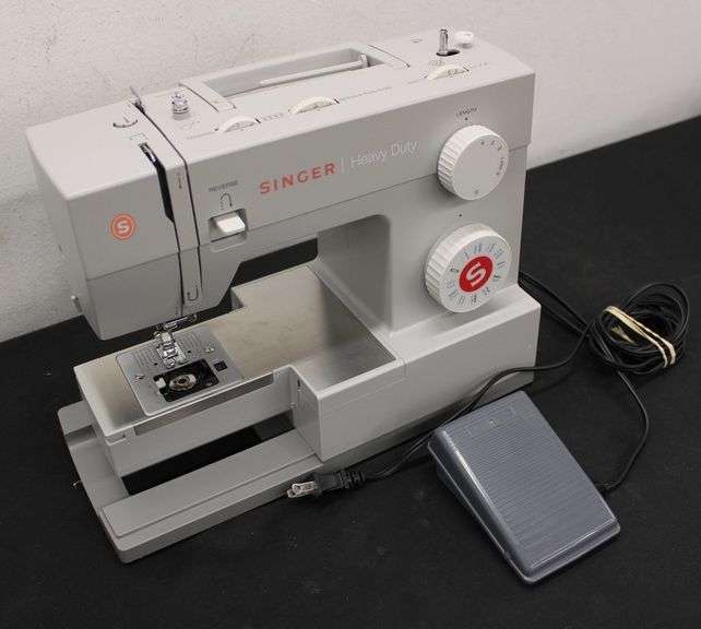 Singer 44S Sewing Machine