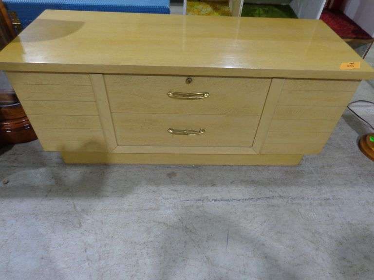 752 - mid century Lane cedar chest, nice condition!